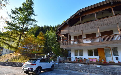 Villa Bellavista: Rad, Auto, Himmel, Fahrzeug, Pflanze, Gebäude, Kraftfahrzeug