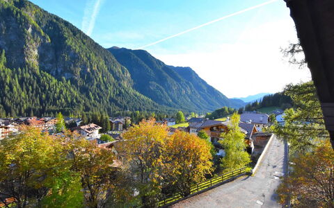 Villa Bellavista: Berg, Natur, Bergforms, Himmel, Baum, Wildnis, Gelb, Gebirge, Blatt, Natürliche Landschaft