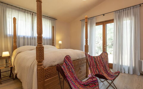 Sequerciani: Schlafzimmer, Zimmer, Möbel, Bett, Eigentum, Interior Design, Suite, Vorhang, Bettrahmen, Gebäude