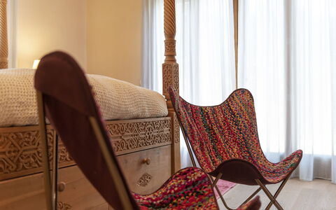 Sequerciani: Zimmer, Vorhang, Möbel, Stuhl, Interior Design, Fensterbehandlung, Haus, Suite, Fensterabdeckung, Wohnzimmer