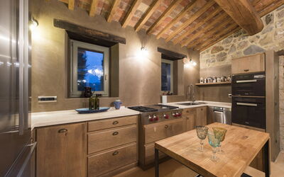 Corbezzolo: Countertop, Zimmer, Eigentum, Möbel, Cabinetry, Decke, Interior Design, Gebäude, Küche, Sinken