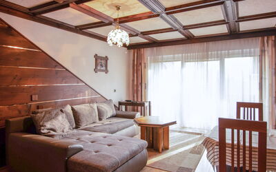 Zander 60.3: Möbel, Zimmer, Interior Design, Decke, Eigentum, Gebäude, Strahl, Wohnzimmer, Wand, Fussboden