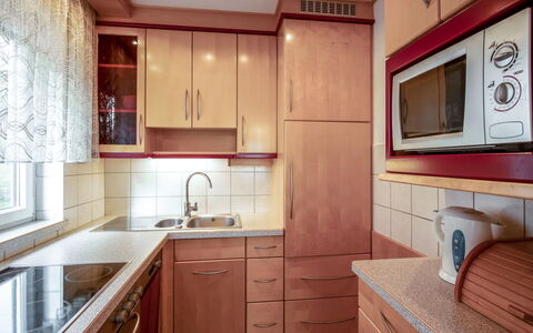 Laube: Countertop, Zimmer, Cabinetry, Eigentum, Möbel, Küche, Interior Design, Gebäude, Sinken, Fussboden