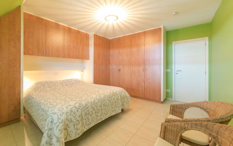 De Haan 930: Schlafzimmer, Zimmer, Möbel, Bett, Eigentum, Interior Design, Decke, Wand, Bedding, Bettrahmen
