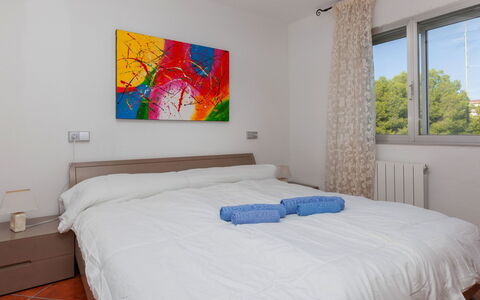 Edificio Meridiano: Schlafzimmer, Bett, Zimmer, Möbel, Eigentum, Bettrahmen, Bettdecke, Wand, Interior Design, Bedding