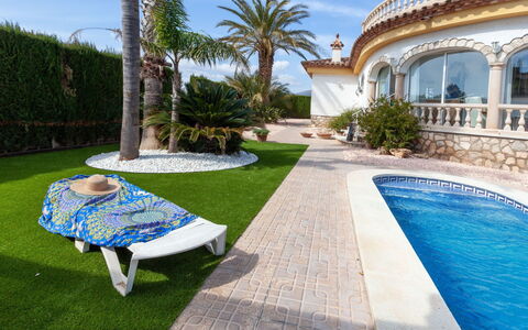 Villa Pasja: Eigentum, Gebäude, Grundeigentum, Schwimmbad, Gras, Haus, Resort, Estate, Villa, Urlaub