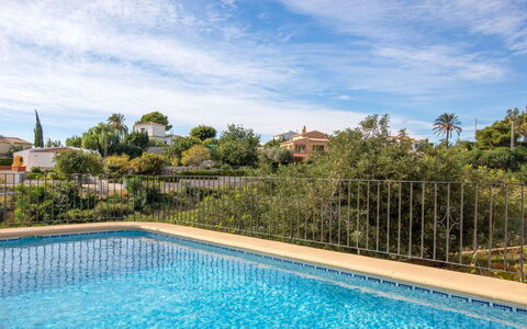Villa Preciosa: Schwimmbad, Eigentum, Grundeigentum, Haus, Zuhause, Himmel, Urlaub, Freizeit, Wasser, Resort