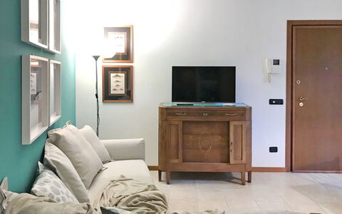 Sabina: Cabinetry, Eigentum, Möbel, Bilderrahmen, Komfort, Holz, Gebäude, Interior Design, Flooring, Schublade