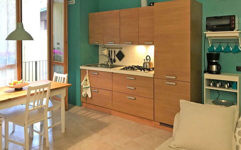 Sabina: Cabinetry, Möbel, Eigentum, Countertop, Schublade, Kommode, Holz, Stuhl, Tabelle, Interior Design