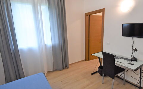 Cà Riviera Bosco Piccolo: Zimmer, Eigentum, Möbel, Fussboden, Interior Design, Gebäude, Laminatboden, Wand, Hartholz, Tabelle