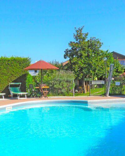 Cà Riviera Bosco Piccolo: Schwimmbad, Eigentum, Resort, Freizeit, Grundeigentum, Haus, Urlaub, Estate, Gebäude, Villa