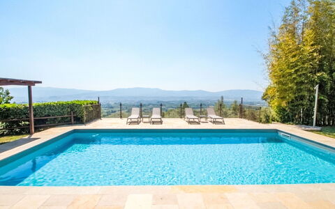 Podere Berrettino: Schwimmbad, Blau, Resort, Verbundwerkstoff, Eco Hotel, Gartenmöbel, Schatten, Ferienort, Landscaping, Hotel