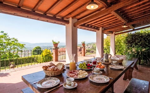 Podere Berrettino: Möbel, Stuhl, Eco Hotel, Bauernhaus, Garten, Blumentopf, Küche & Esszimmer Tisch, Resort, Estate, Terrasse