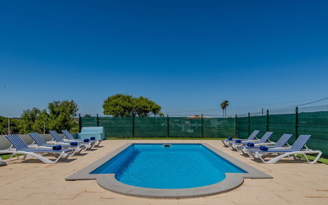 Casa Do Sol: Blau, Gartenmöbel, Schwimmbad, Schatten, Stuhl, Freizeitzentrum, Hotel, Resort
