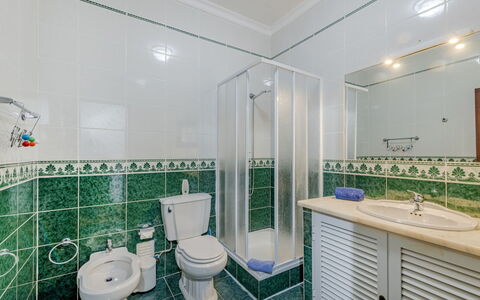 Casa Do Sol: Flooring, Armatur, Fussboden, Interior Design, Badezimmer, Sinken, Bad Sink, Fliese, Toilleten Sitz, Installation