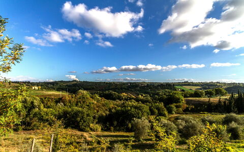 Calanchi Apartments: Himmel, Natürliche Landschaft, Natur, Vegetation, Wolke, Grün, Baum, Natürlichen Umgebung, Hügel, Wildnis