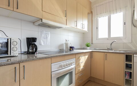 Regina: Eigentum, Zimmer, Küche, Cabinetry, Countertop, Möbel, Gebäude, Haus, Interior Design, Grundeigentum