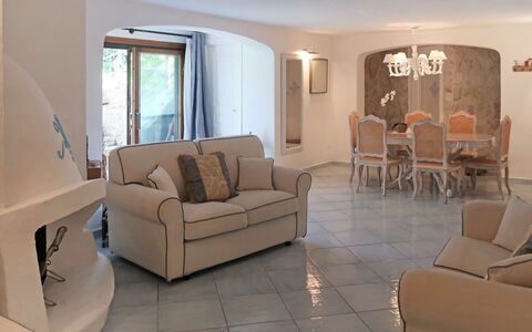 Omer: Möbel, Eigentum, Couch, Komfort, Wohnzimmer, Interior Design, Holz, Fussboden, Flooring, Tabelle