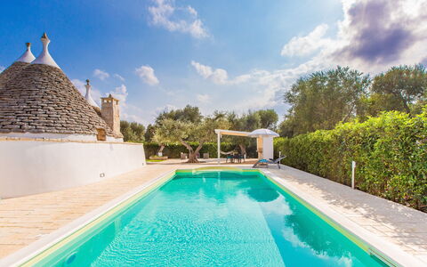 Trullo Del Mandarino: Schwimmbad, Eigentum, Gebäude, Grundeigentum, Villa, Urlaub, Freizeit, Wasser, Estate, Resort