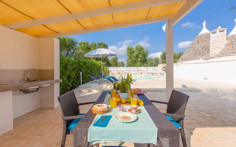 Trullo Del Mandarino: Eigentum, Gebäude, Zimmer, Grundeigentum, Haus, Terrasse, Möbel, Villa, Interior Design, Tabelle