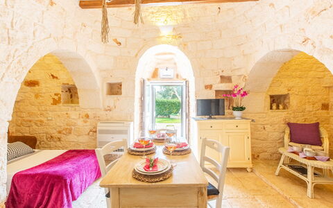 Trullo Del Mandarino: Zimmer, Eigentum, Gebäude, Interior Design, Möbel, Haus, Tabelle, Wohnzimmer, Villa, Bogen