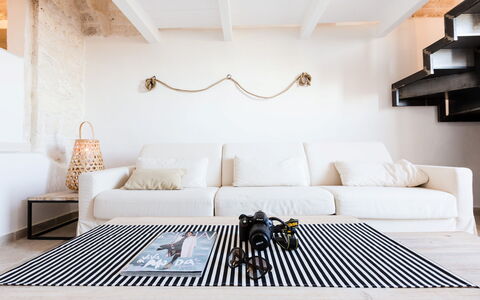 Vista Mare Da Zio Piero: Zimmer, Möbel, Interior Design, Eigentum, Wohnzimmer, Fussboden, Wand, Tabelle, Couch, Decke