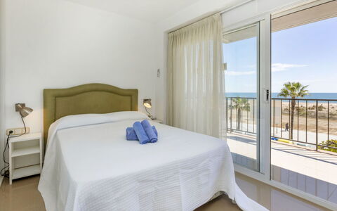 Torremar Alex: Möbel, Holz, Fussboden, Flooring, Schlafzimmer, Interior Design, Bett, Decke, Bettdecke, Bedding