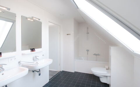 Oesterdam Resort: Badezimmer, Eigentum, Zimmer, Interior Design, Haus, Gebäude, Decke, Fussboden, Die Architektur, Dachboden
