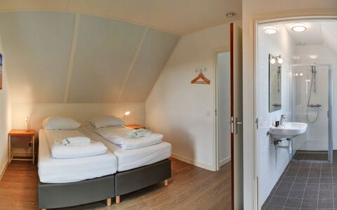 Oesterdam Resort: Zimmer, Bett, Eigentum, Möbel, Interior Design, Schlafzimmer, Gebäude, Suite, Fussboden, Decke