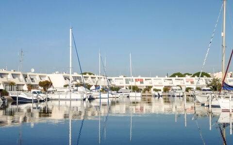 Port Camargue 500: Wasser, Himmel, Boot, Azurblau, Mast, Watercraft, See, Wasserweg, Dock