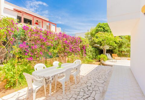 Villa Irene: Eigentum, Grundeigentum, Haus, Gebäude, Zuhause, Zimmer, Wohnung, Blume, Pflanze, Estate