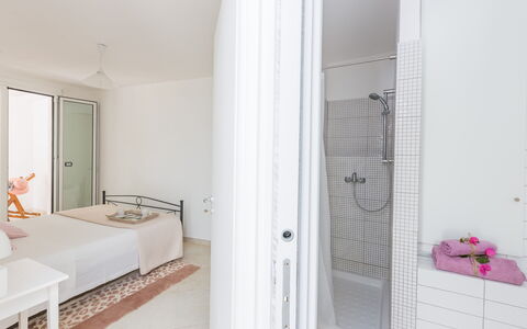 Casa Bianca: Zimmer, Eigentum, Badezimmer, Interior Design, Haus, Gebäude, Fussboden, Fliese, Grundeigentum, Die Architektur