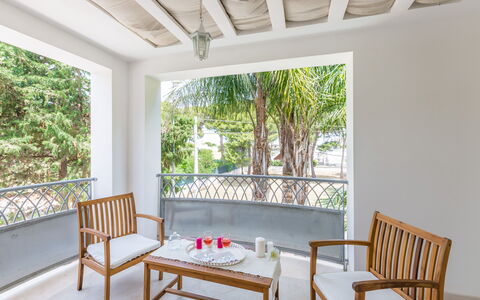 Casa Bianca: Eigentum, Zimmer, Möbel, Gebäude, Haus, Veranda, Grundeigentum, Zuhause, Interior Design, Tabelle