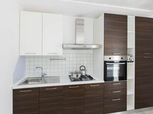 Cucina con frigo e forno