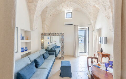 Solo Voi: Eigentum, Zimmer, Gebäude, Möbel, Interior Design, Haus, Die Architektur, Grundeigentum, Fussboden, Wohnzimmer