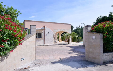 Villa Lidia Con Piscina: Eigentum, Gebäude, Haus, Grundeigentum, Hazienda, Die Architektur, Zuhause, Baum, Estate, Villa