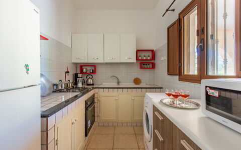 Villa Lidia Con Piscina: Eigentum, Zimmer, Küche, Möbel, Gebäude, Cabinetry, Interior Design, Grundeigentum, Countertop, Haus