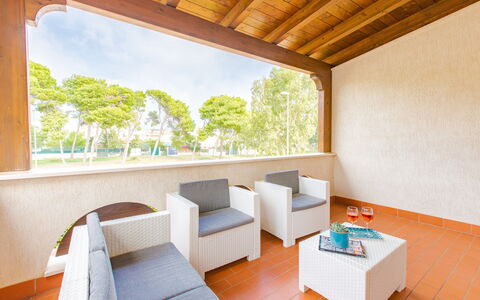 Prato Inglese Destro: Himmel, Eigentum, Couch, Azurblau, Pflanze, Gebäude, Holz, Interior Design, Schatten, Die Architektur