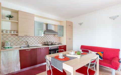 Prato Inglese Sinistro: Tabelle, Eigentum, Cabinetry, Möbel, Sinken, Zapfhahn, Couch, Holz, Countertop, Interior Design