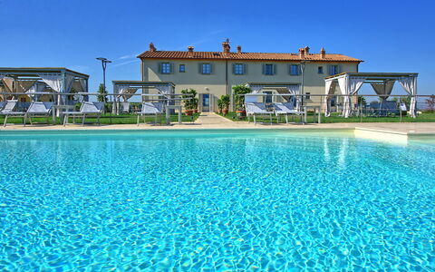 Il Sole Di Vino: Eigentum, Schwimmbad, Resort, Gebäude, Haus, Grundeigentum, Urlaub, Estate, Villa, Ferienort