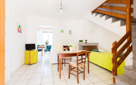 Villa Brigida: Zimmer, Eigentum, Möbel, Gelb, Interior Design, Gebäude, Haus, Esszimmer, Tabelle, Grundeigentum