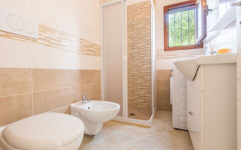 Lamia Di Nonna Mena: Badezimmer, Eigentum, Zimmer, Fliese, Interior Design, Fussboden, Grundeigentum, Wand, Die Architektur, Haus