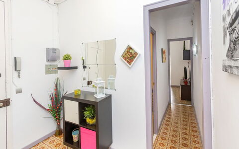 Gracia: Providencia: Eigentum, Zimmer, Gelb, Interior Design, Möbel, Haus, Gebäude, Design, Grundeigentum, Materialeigenschaft