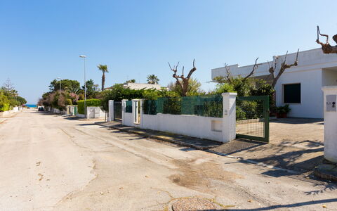 Villa Stelladali: Eigentum, Grundstueck, Wohngebiet, Baum, Grundeigentum, Haus, Nachbarschaft, Zuhause, Strasse, Gebäude