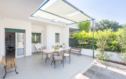 Villa Stelladali: Eigentum, Gebäude, Haus, Grundeigentum, Zimmer, Zuhause, Interior Design, Wohngebiet, Dach, Möbel