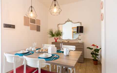 Villa Stelladali: Zimmer, Eigentum, Möbel, Esszimmer, Interior Design, Gebäude, Tabelle, Türkis, Wand, Haus