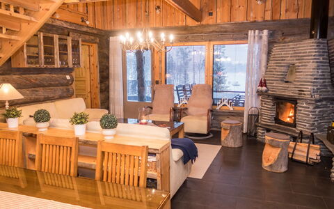 Villa Aurora: Möbel, Interior Design, Holz, Decke, Wohnzimmer, Zimmer, Flooring, Tabelle, Beleuchtung, Stuhl