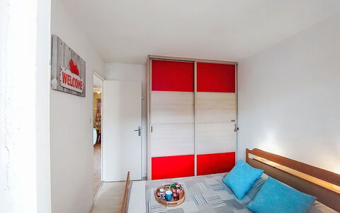 Le Grau du Roi 220: Flooring, Interior Design, Fussboden, Zimmer, Wohnung, Decke, Schlafzimmer, Bett, Holzbeize, Hartholz
