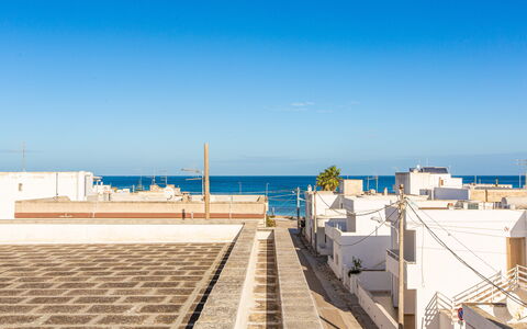 La Terrazza Vista Mare Di Marco: Himmel, Daytime, Eigentum, Meer, Dach, Die Architektur, Azurblau, Horizont, Urlaub, Grundeigentum