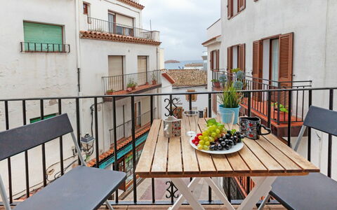 Cap de Tossa: Eigentum, Möbel, Balkon, Zimmer, Gebäude, Tabelle, Haus, Interior Design, Grundeigentum, Wohnung